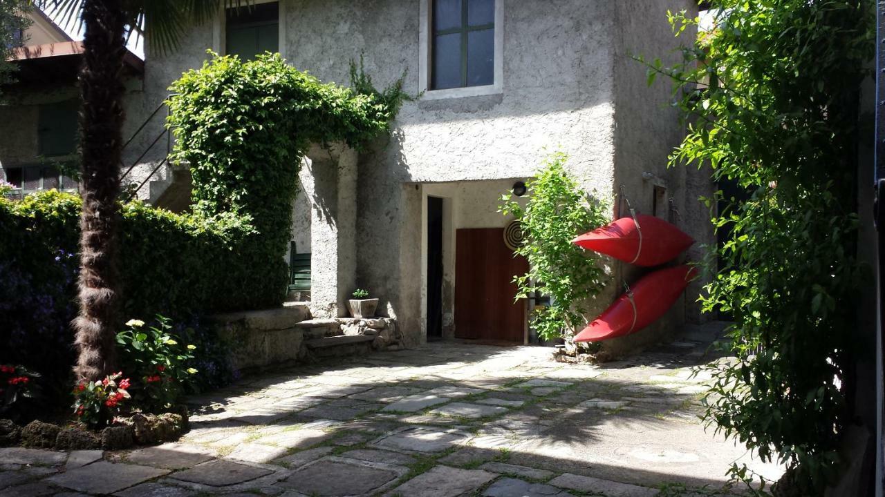 Il Vecchio Cortile Apartment แมนเดลโล เดล ลาริโอ ภายนอก รูปภาพ