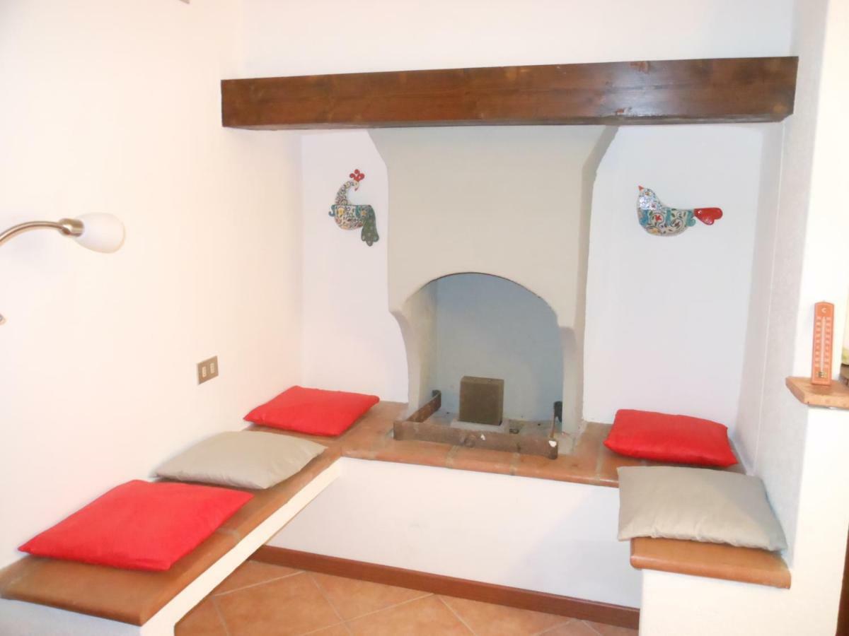 Il Vecchio Cortile Apartment แมนเดลโล เดล ลาริโอ ภายนอก รูปภาพ