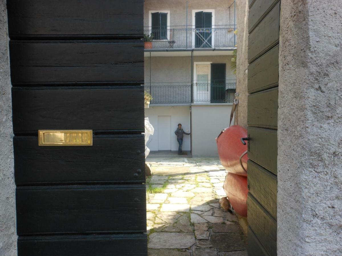 Il Vecchio Cortile Apartment แมนเดลโล เดล ลาริโอ ภายนอก รูปภาพ