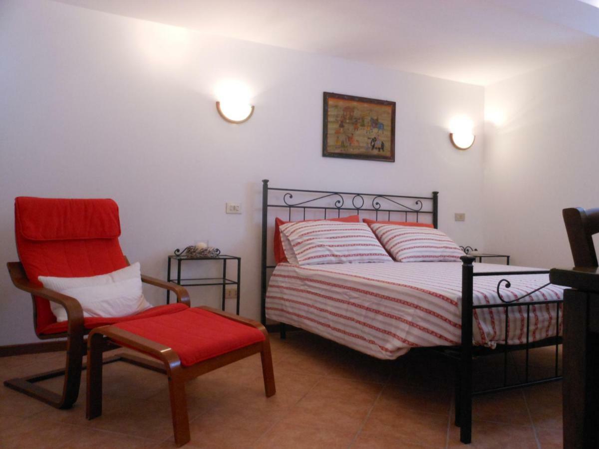 Il Vecchio Cortile Apartment แมนเดลโล เดล ลาริโอ ภายนอก รูปภาพ